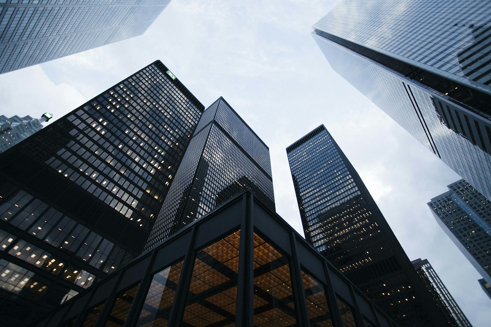 SBA 504 vs 7(a): which one fits your purchase?